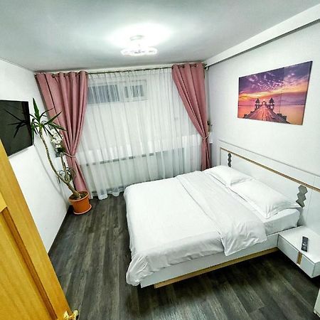 3 Rooms Cinema Garden Parking House Bukarest Exteriör bild