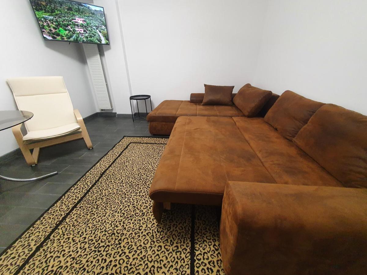 3 Rooms Cinema Garden Parking House Bukarest Exteriör bild