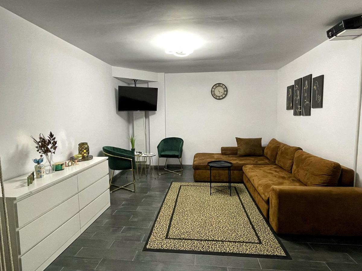3 Rooms Cinema Garden Parking House Bukarest Exteriör bild