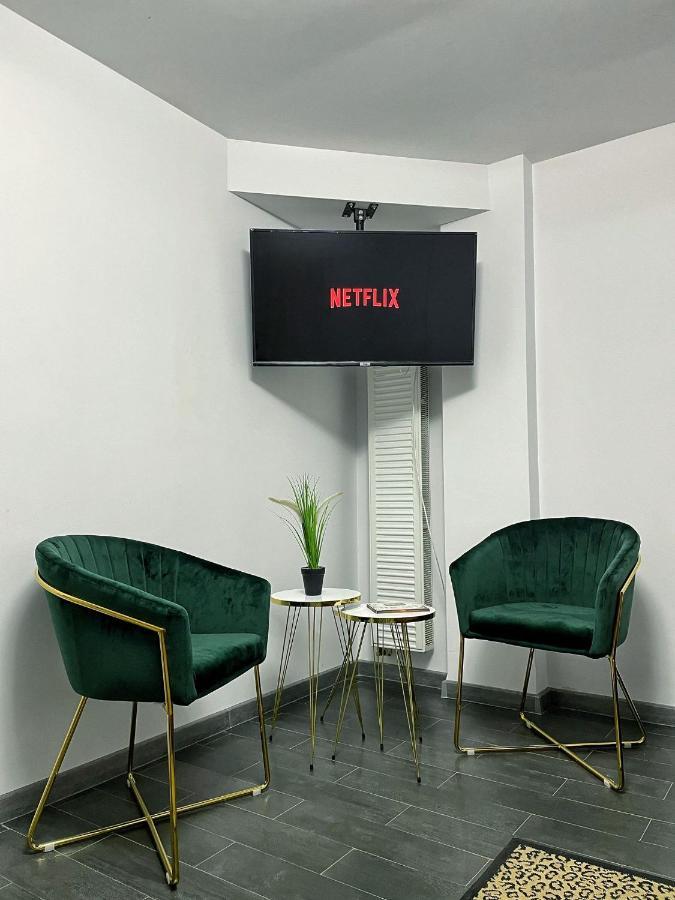 3 Rooms Cinema Garden Parking House Bukarest Exteriör bild