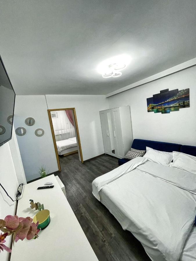 3 Rooms Cinema Garden Parking House Bukarest Exteriör bild