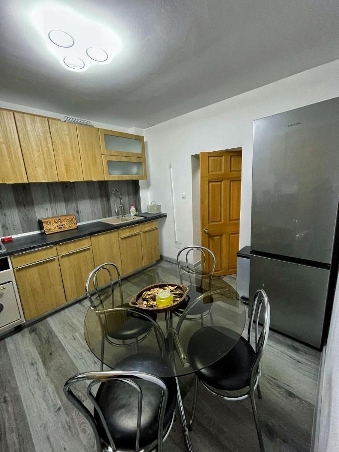 3 Rooms Cinema Garden Parking House Bukarest Exteriör bild